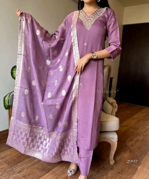 Kashvi Petite Women Kurta Sets