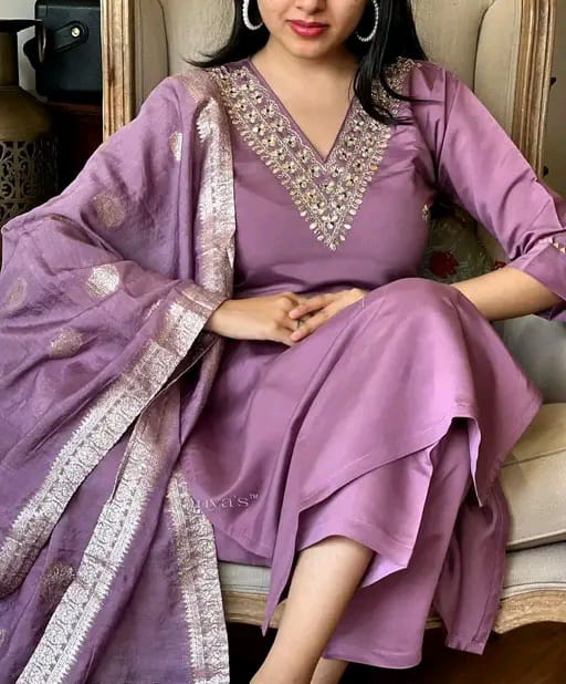 Kashvi Petite Women Kurta Sets