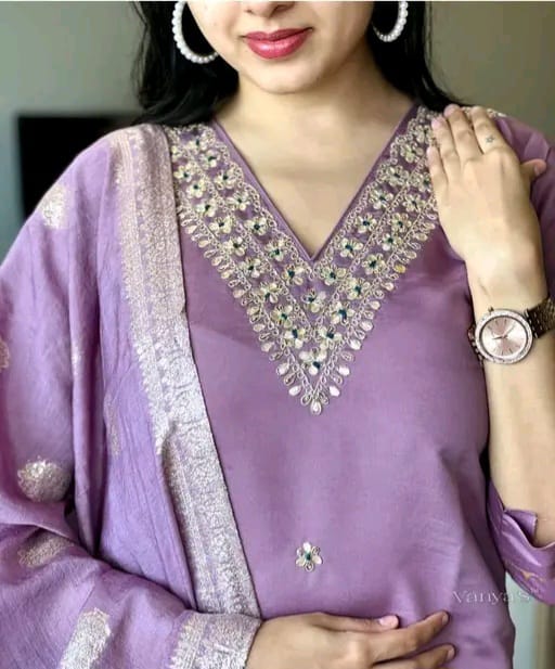 Kashvi Petite Women Kurta Sets